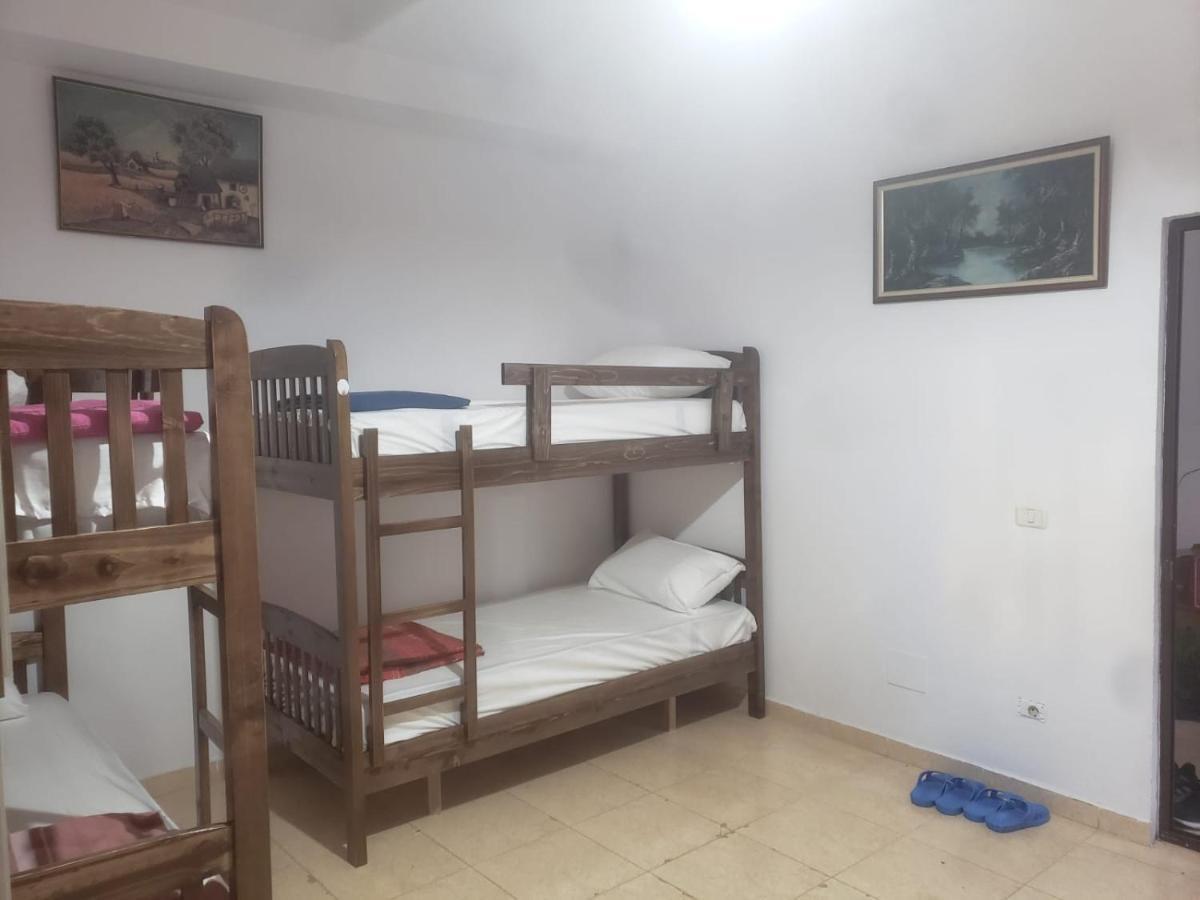 Hostel Split Rock Tirana Exterior foto